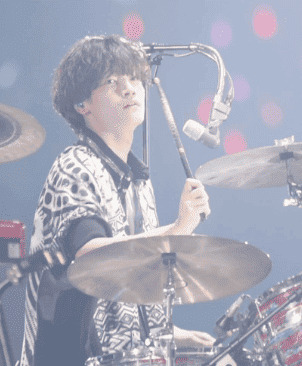 佐野晶哉の父の正体と有名エピソード！音楽一家の家族関係を深掘り