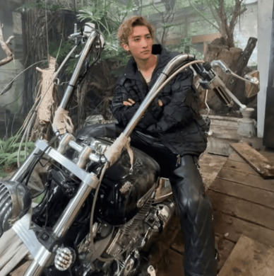 岩本照の弟・つばさの人物像と家族構成、作曲活動まで徹底解説