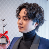 磯村勇斗の父親の職業は婦人服店経営!商店街と家族エピソード