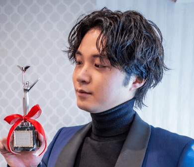 磯村勇斗の父親の職業は婦人服店経営！商店街と家族エピソード