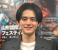 鈴鹿央士の父の職業は整備士？非公表の真相